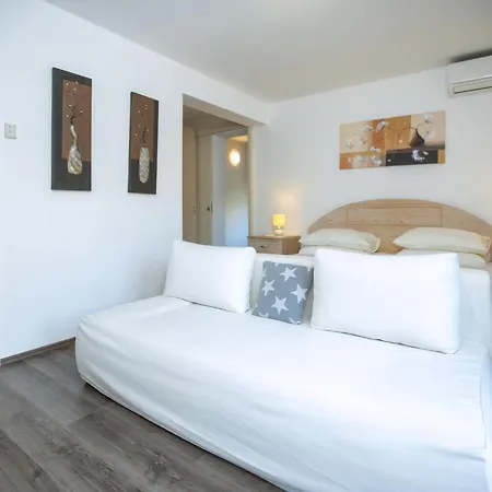 Apartman In Mit Grossem Balkon Duce