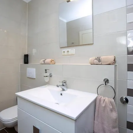 In Mit Grossem Balkon Apartman Duce