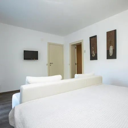 Apartment In Mit Grossem Balkon