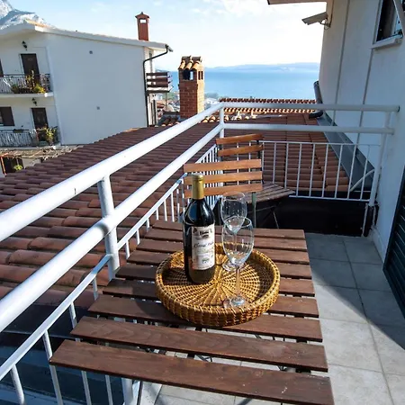 In Mit Grossem Balkon Duće